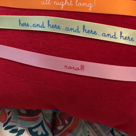 Victoria Secret message pillow - Picture 5 of 6